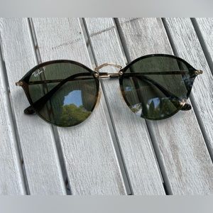 Polarized Ray-Ban cat eye round sunglasses